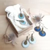 Ensemble de boucles d'oreilles artisanales Luna, de différents coloris