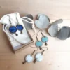 Jolies boucles d'oreilles Hélène en grès émaillé en trois couleurs originales