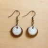Boucles d'oreilles Isis, en céramique émaillée, blanches