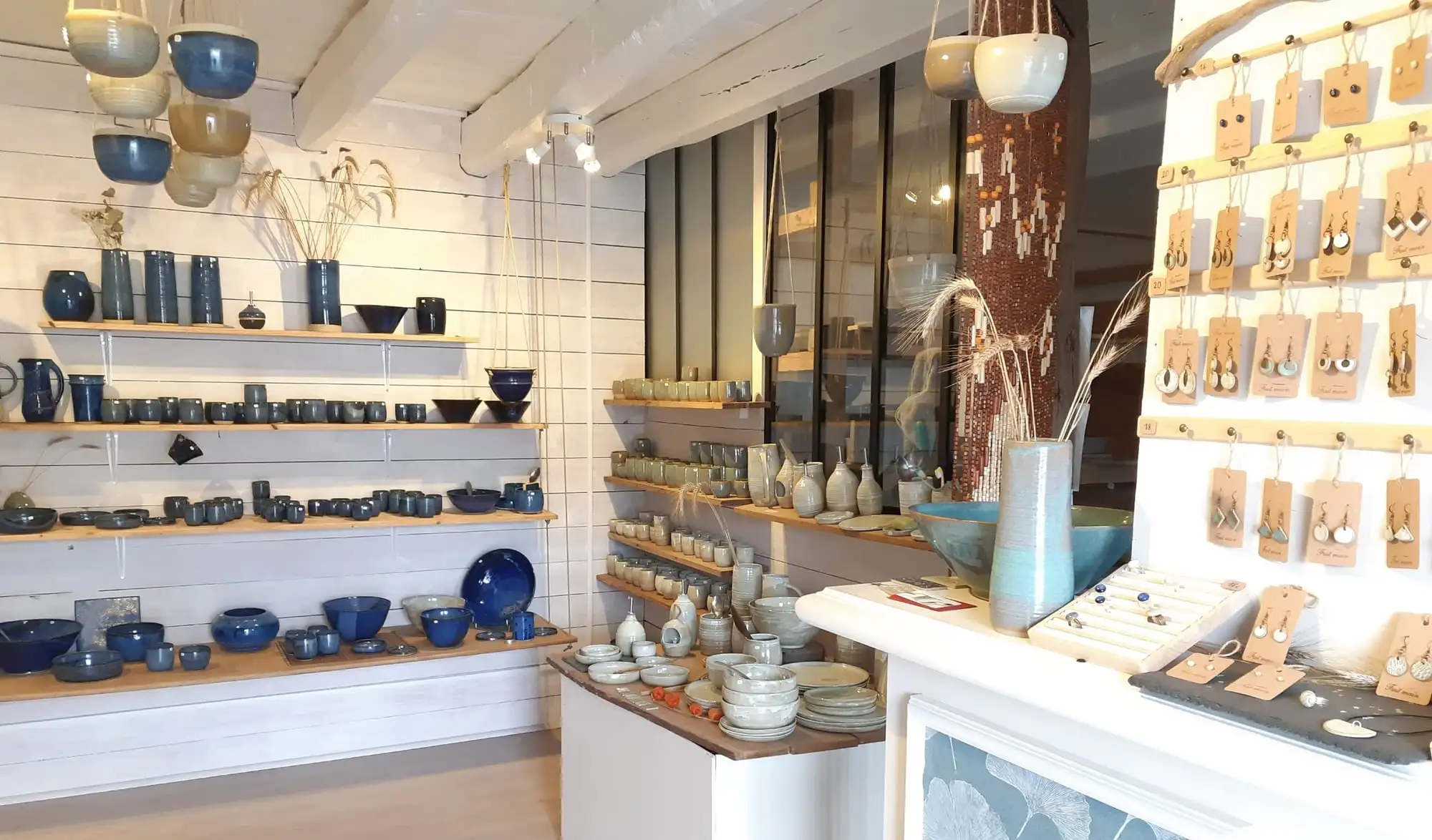 La boutique de l'atelier de poterie Léa.M