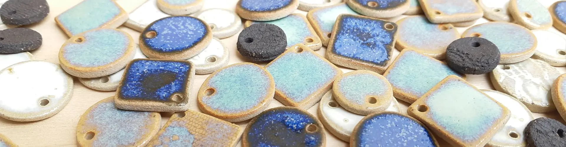 Atelier de céramique Léa.M, les bijoux en cours de création